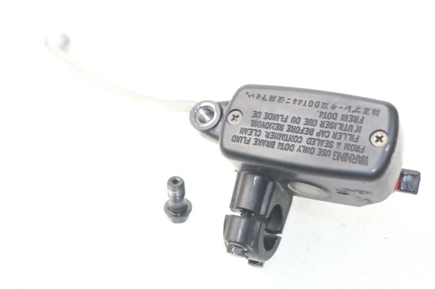 photo de REAR BRAKE MASTER CYLINDER HONDA NSS EX FORZA 250 (2005 - 2013) - Technical close-up