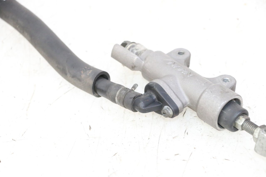 photo de REAR BRAKE MASTER CYLINDER HONDA NTV DEAUVILLE 650 (2001 - 2006) - Alternative perspective