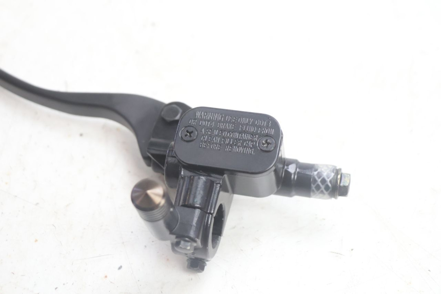 photo de REAR BRAKE MASTER CYLINDER JM MOTORS R-MAX TECH 50 (2024 - 2026) - Zoom on usage condition