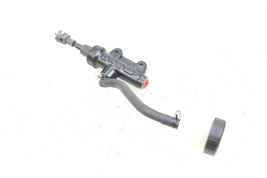 photo de REAR BRAKE MASTER CYLINDER ROYAL ENFIELD CONTINENTAL GT 650 (2019 - 2024) - Zoom on usage condition