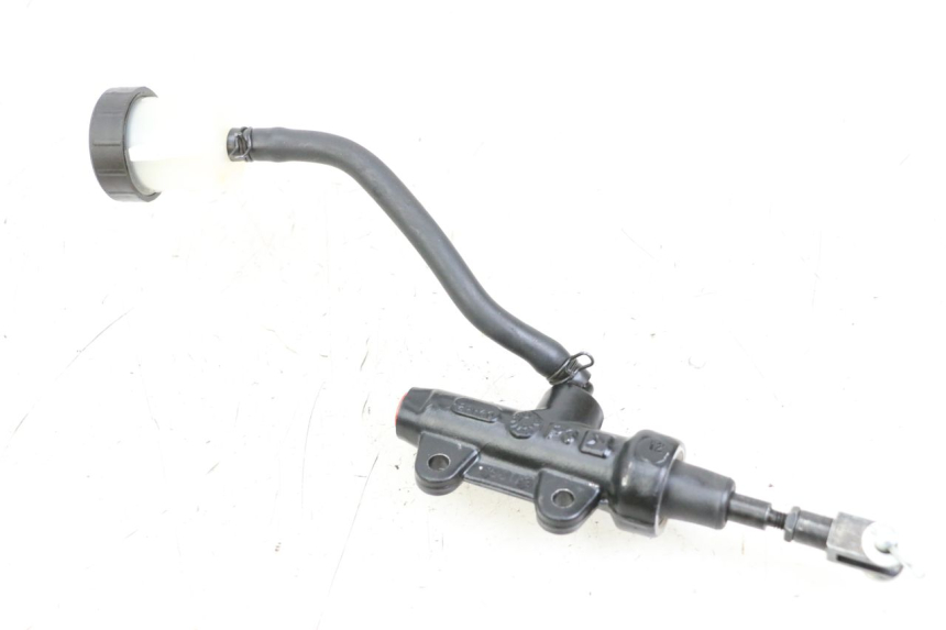 photo de REAR BRAKE MASTER CYLINDER ROYAL ENFIELD CONTINENTAL GT 650 (2019 - 2024) - Technical close-up