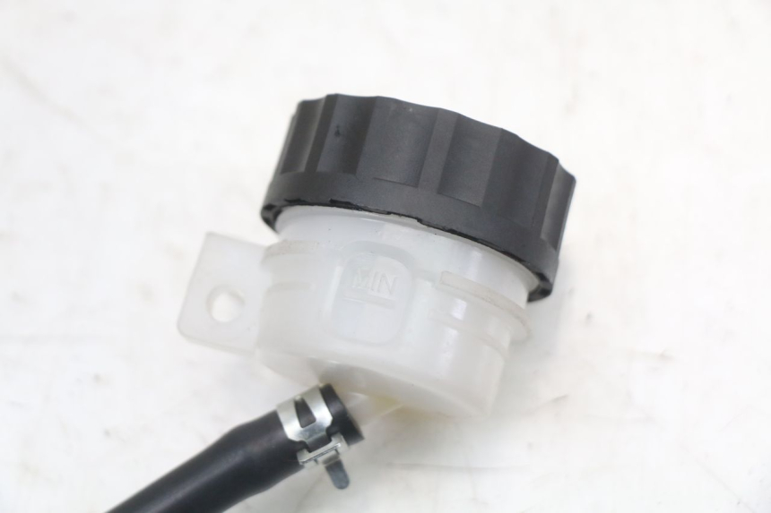 photo de REAR BRAKE MASTER CYLINDER ROYAL ENFIELD SCRAM 411 (2022 - 2024) - Zoom on usage condition