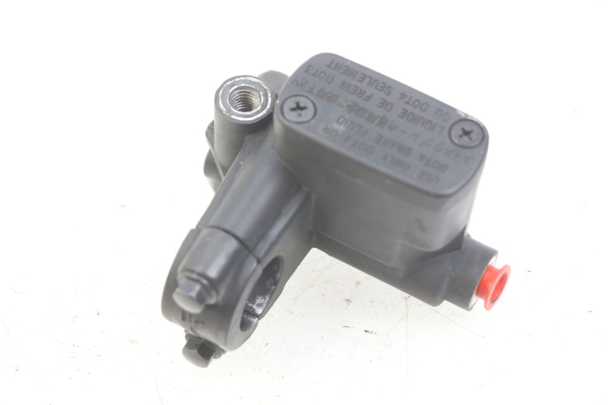photo de REAR BRAKE MASTER CYLINDER LVNENG S5 1 (2019 - 2023) - Zoom on usage condition