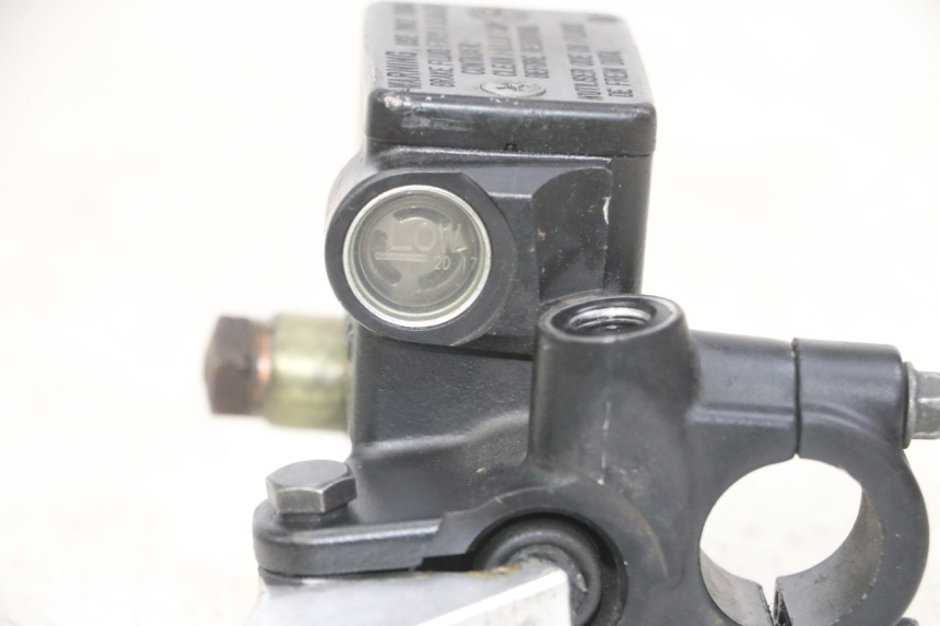photo de REAR BRAKE MASTER CYLINDER PEUGEOT SATELIS 125 (2013 - 2018) - Zoom on usage condition