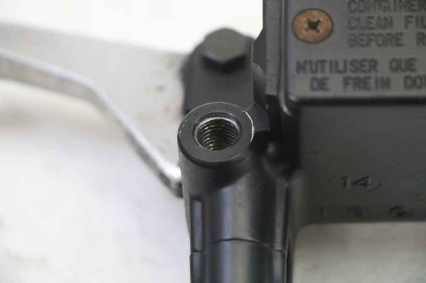 photo de REAR BRAKE MASTER CYLINDER PEUGEOT SATELIS 250 (2006 - 2012) - Alternative perspective