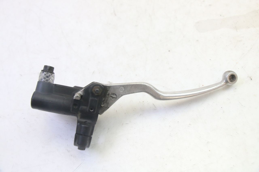 photo de REAR BRAKE MASTER CYLINDER PEUGEOT SATELIS 125 (2006 - 2009) - Fixing points details