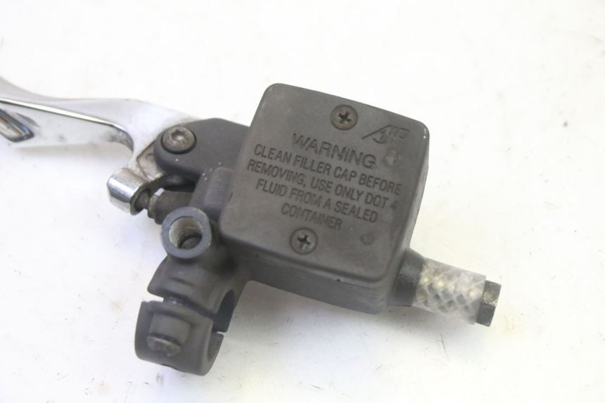 photo de REAR BRAKE MASTER CYLINDER PEUGEOT SATELIS 125 (2006 - 2009) - Zoom on usage condition