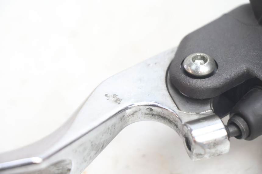 photo de REAR BRAKE MASTER CYLINDER PEUGEOT SATELIS 125 (2006 - 2009) - Alternative perspective
