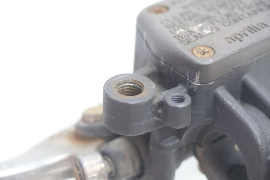 photo de REAR BRAKE MASTER CYLINDER APRILIA SCARABEO GT 125 (1999 - 2007) - Zoom on usage condition