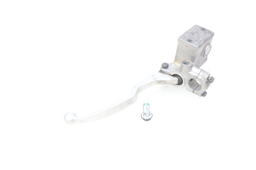 photo de REAR BRAKE MASTER CYLINDER SUZUKI SIXTEEN 125 (2008 - 2010) - Zoom on usage condition