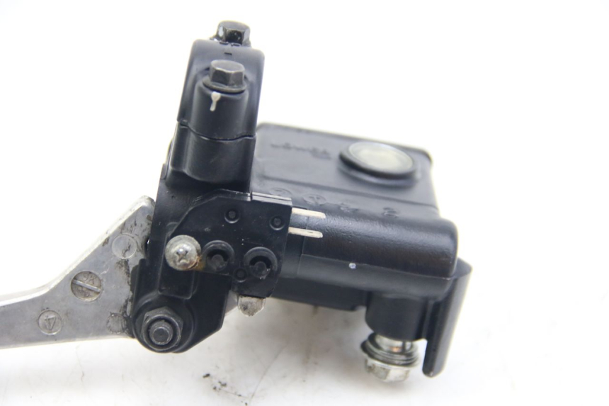photo de REAR BRAKE MASTER CYLINDER SUZUKI SIXTEEN 125 (2008 - 2010) - Zoom on usage condition