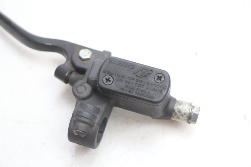 photo de REAR BRAKE MASTER CYLINDER PEUGEOT SPEEDFIGHT 2 AC 50 (2000 - 2009) - Zoom on usage condition