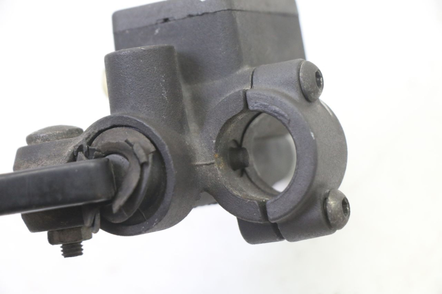 photo de REAR BRAKE MASTER CYLINDER PIAGGIO SUPER LX 125 (2000 - 2003) - Fixing points details