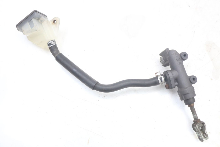 photo de REAR BRAKE MASTER CYLINDER SUZUKI GS F 500 (2004 - 2007) - Alternative perspective