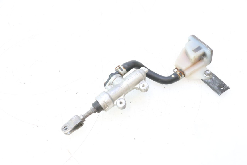 photo de REAR BRAKE MASTER CYLINDER SUZUKI SV S 650 (2003 - 2009) - Alternative perspective