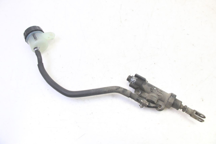 photo de REAR BRAKE MASTER CYLINDER YAMAHA TDM ABS 900 (2002 - 2014) - Alternative perspective
