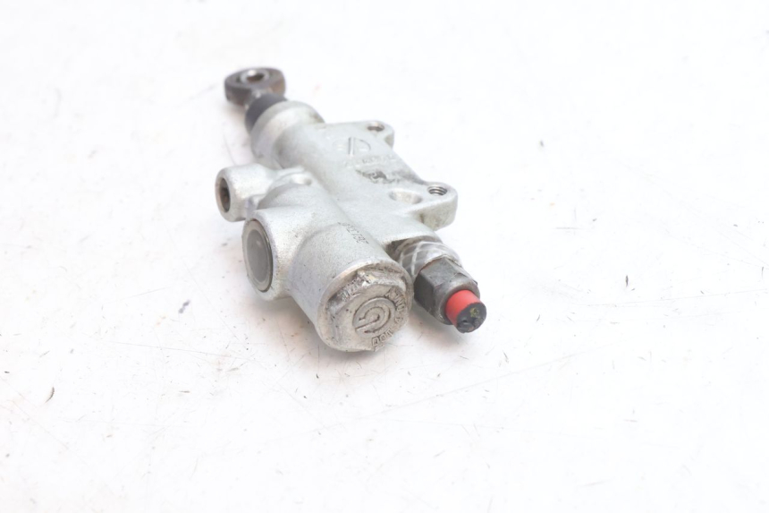 photo de REAR BRAKE MASTER CYLINDER HUSABERG TE 250 (2011 - 2014) - Fixing points details