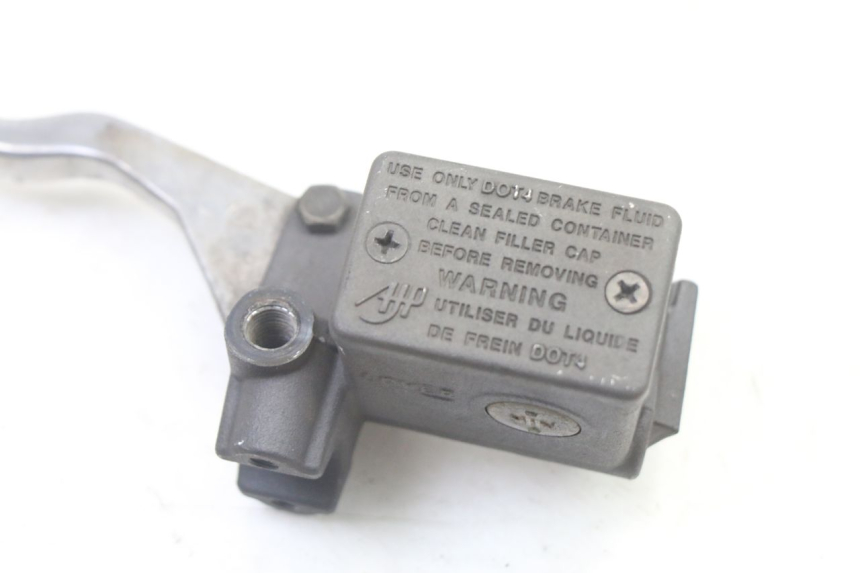 photo de REAR BRAKE MASTER CYLINDER SUZUKI UH BURGMAN 125 (2002 - 2006) - Alternative perspective