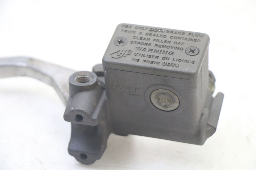 photo de REAR BRAKE MASTER CYLINDER SUZUKI UH BURGMAN 125 (2002 - 2006) - Technical close-up