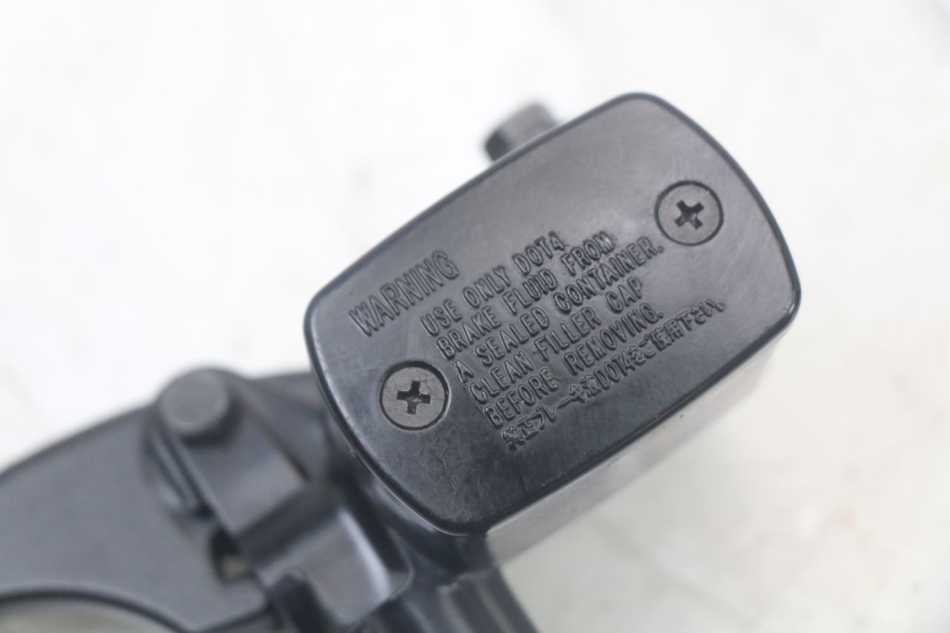 photo de REAR BRAKE MASTER CYLINDER YAMAHA XMAX X-MAX ABS 125 (2017 - 2020) - Zoom on usage condition