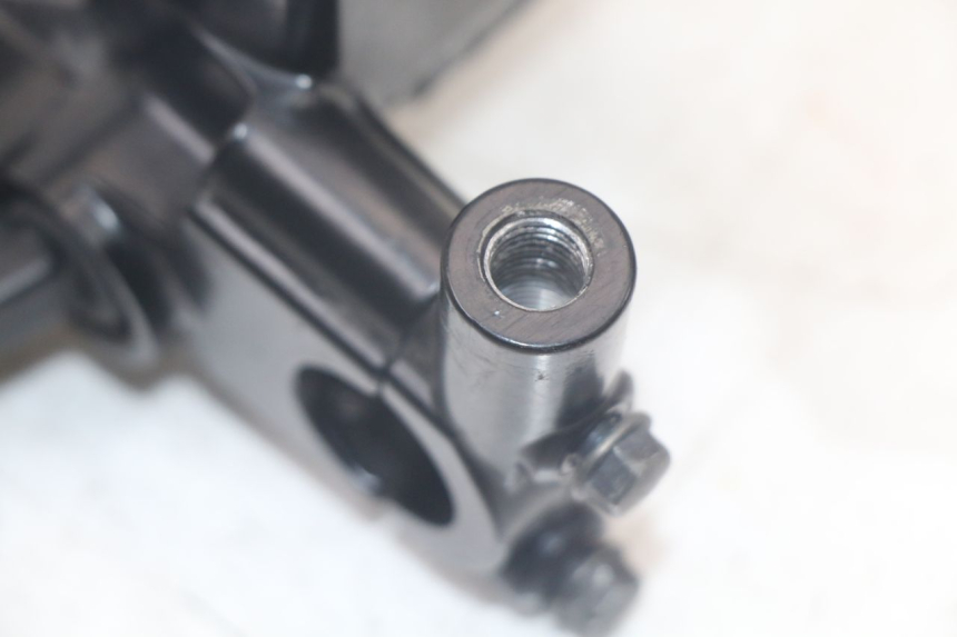 photo de REAR BRAKE MASTER CYLINDER YAMAHA XMAX X-MAX ABS 125 (2017 - 2020) - Alternative perspective