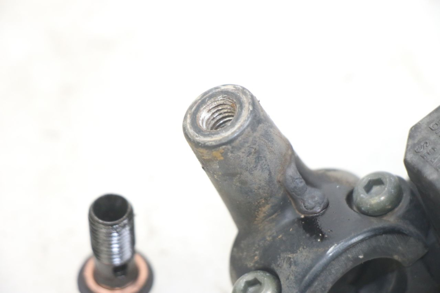 photo de REAR BRAKE MASTER CYLINDER YAMAHA X-MAX XMAX 250 (2006 - 2009) - Zoom on usage condition