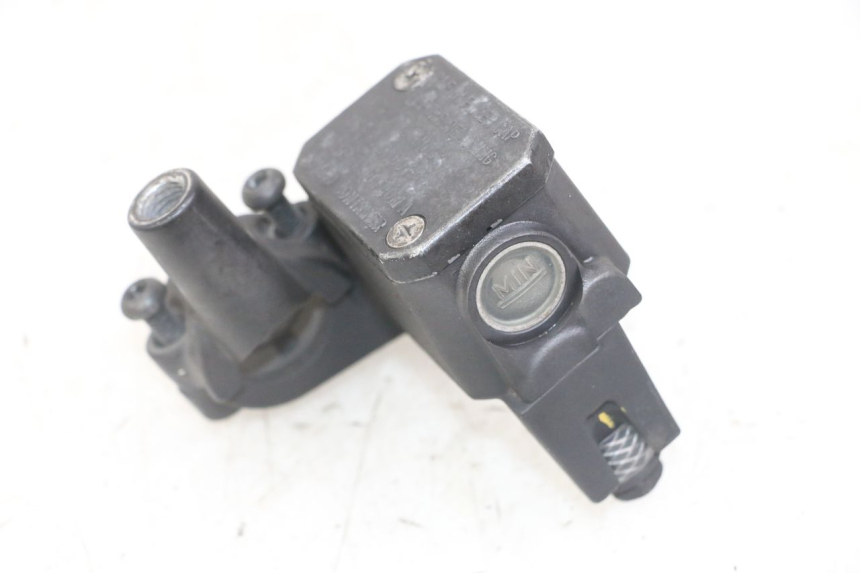 photo de REAR BRAKE MASTER CYLINDER YAMAHA X-MAX XMAX 125 (2010 - 2013) - Zoom on usage condition