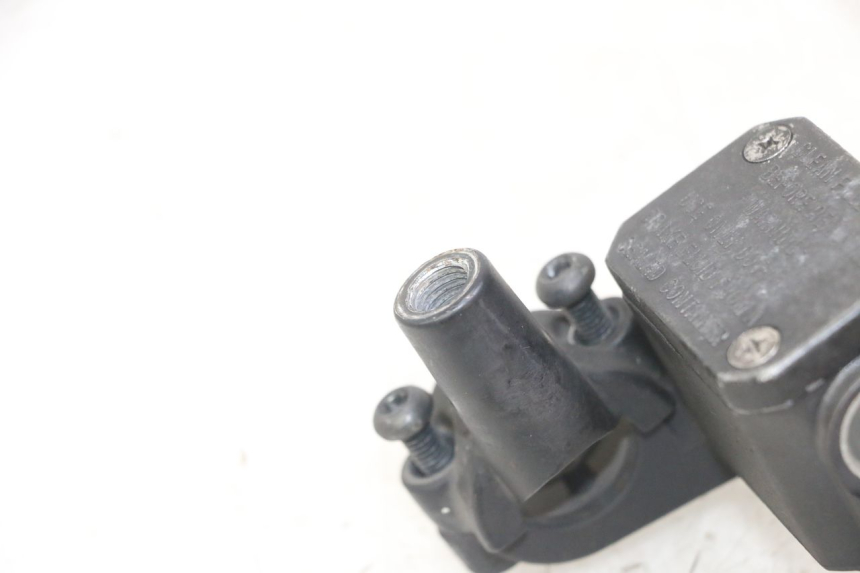 photo de REAR BRAKE MASTER CYLINDER YAMAHA X-MAX XMAX 125 (2010 - 2013) - Alternative perspective