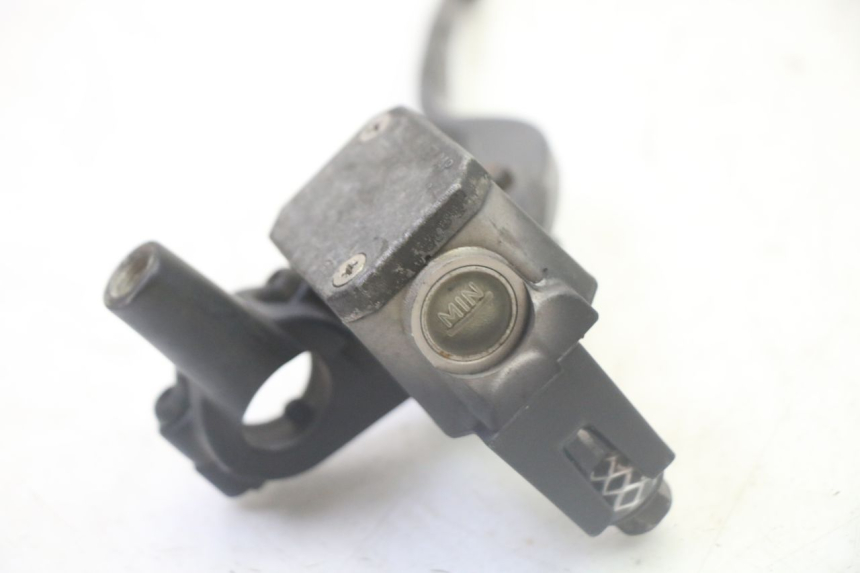 photo de REAR BRAKE MASTER CYLINDER YAMAHA X-MAX XMAX 125 (2010 - 2013) - Fixing points details