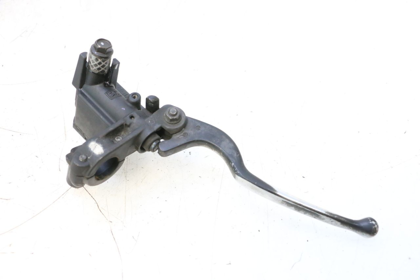 photo de REAR BRAKE MASTER CYLINDER YAMAHA X-MAX XMAX 125 (2010 - 2013) - Fixing points details