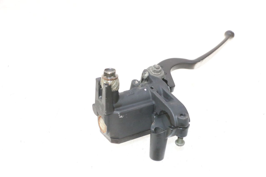 photo de REAR BRAKE MASTER CYLINDER YAMAHA XMAX X-MAX 125 (2006 - 2009) - Fixing points details