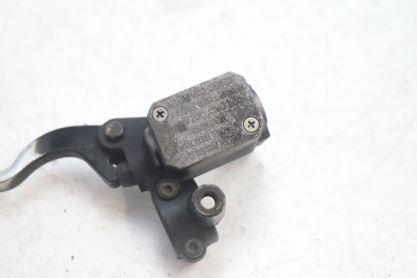 photo de REAR BRAKE MASTER CYLINDER YAMAHA XMAX X-MAX 125 (2006 - 2009) - Zoom on usage condition