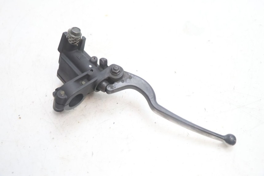photo de REAR BRAKE MASTER CYLINDER YAMAHA XMAX X-MAX 125 (2006 - 2009) - Surface and material condition
