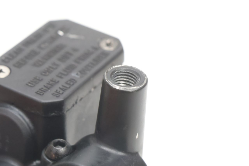 photo de REAR BRAKE MASTER CYLINDER YAMAHA X-MAX XMAX 125 (2010 - 2013) - Alternative perspective