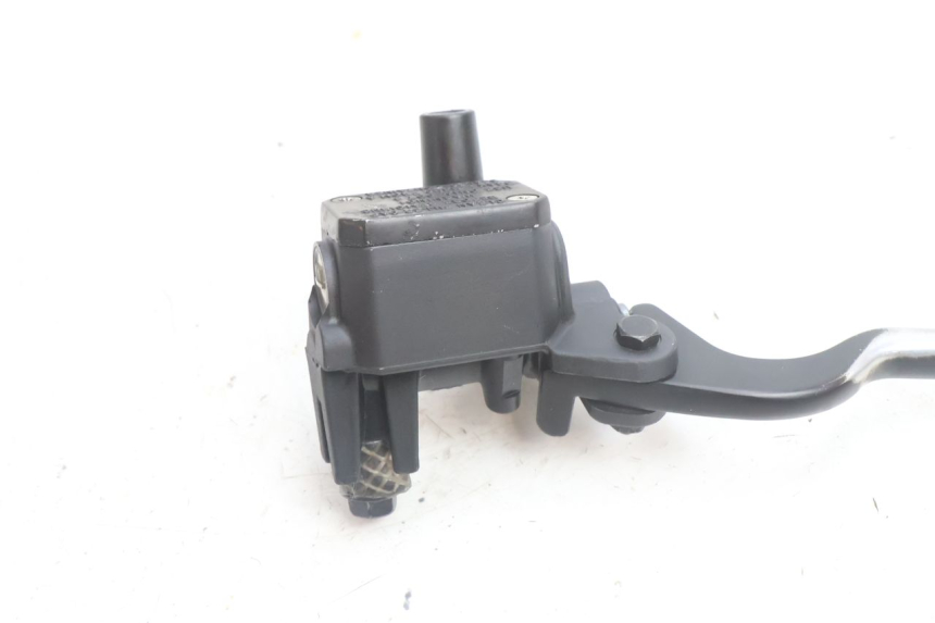 photo de REAR BRAKE MASTER CYLINDER YAMAHA X-MAX XMAX 125 (2010 - 2013) - Fixing points details
