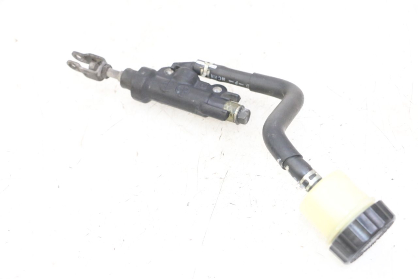 photo de REAR BRAKE MASTER CYLINDER YAMAHA XJ6 ABS 600 (2008 - 2016) - Alternative perspective