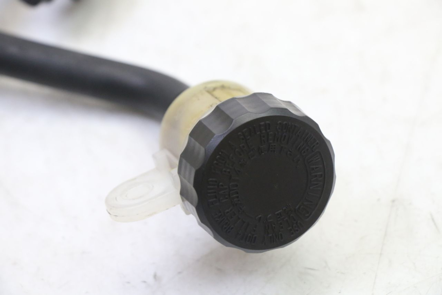 photo de REAR BRAKE MASTER CYLINDER YAMAHA XJ6 ABS 600 (2008 - 2016) - Alternative perspective