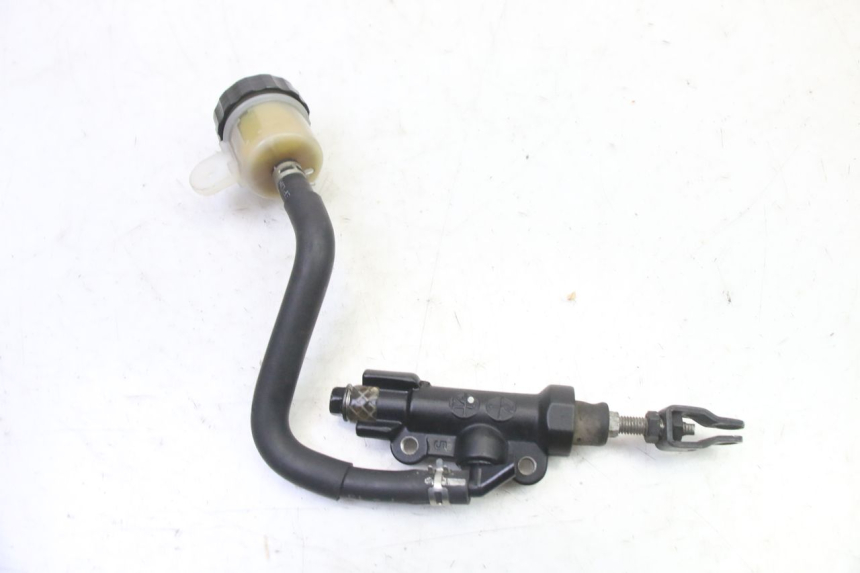 photo de REAR BRAKE MASTER CYLINDER YAMAHA XJ6 ABS 600 (2008 - 2016) - Technical close-up