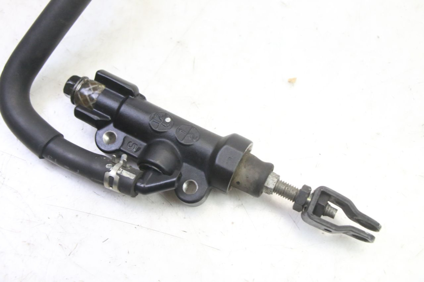 photo de REAR BRAKE MASTER CYLINDER YAMAHA XJ6 ABS 600 (2008 - 2016) - Fixing points details