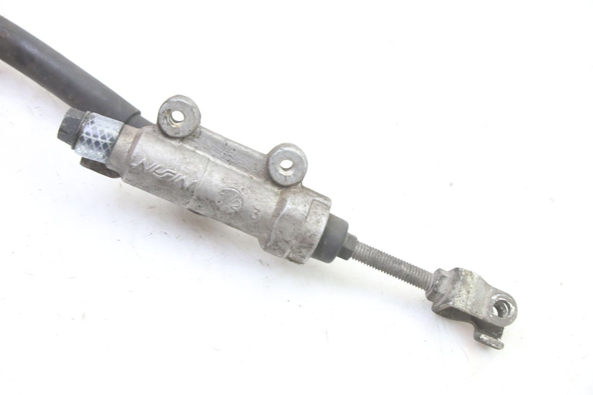 photo de REAR BRAKE MASTER CYLINDER HONDA XLV VARADERO 125 (2000 - 2006) - Alternative perspective
