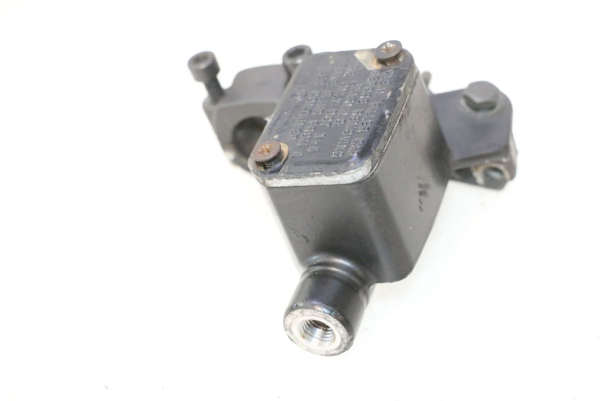 photo de REAR BRAKE MASTER CYLINDER YAMAHA YP MAJESTY 125 (2007 - 2010) - Fixing points details
