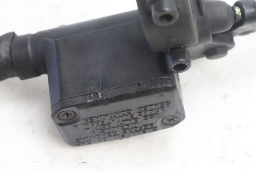 photo de REAR BRAKE MASTER CYLINDER YAMAHA YP MAJESTY 125 (2007 - 2010) - Technical close-up
