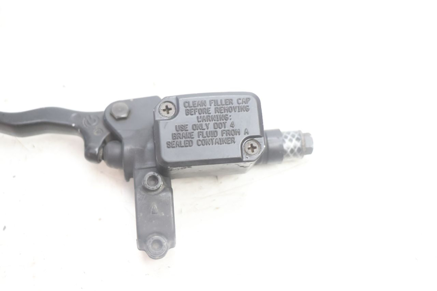 photo de REAR BRAKE MASTER CYLINDER YAMAHA YP MAJESTY 125 (2002 - 2006) - Zoom on usage condition