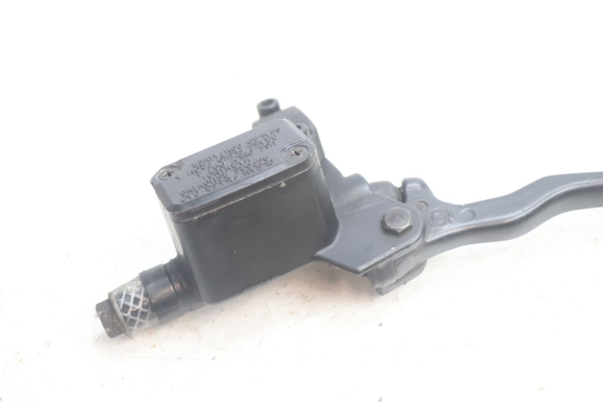 photo de REAR BRAKE MASTER CYLINDER YAMAHA YP MAJESTY 125 (2002 - 2006) - Technical close-up