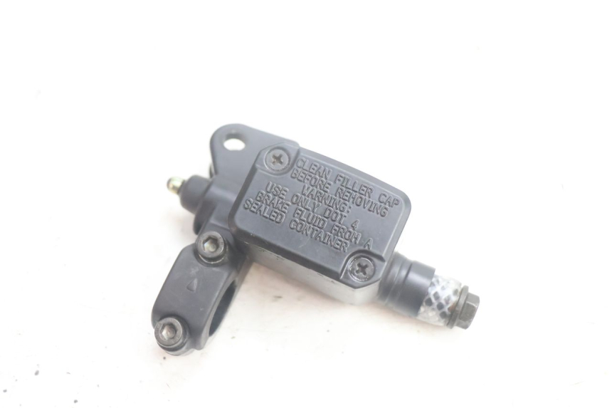 photo de REAR BRAKE MASTER CYLINDER YAMAHA YP MAJESTY 125 (2002 - 2006) - Component detail