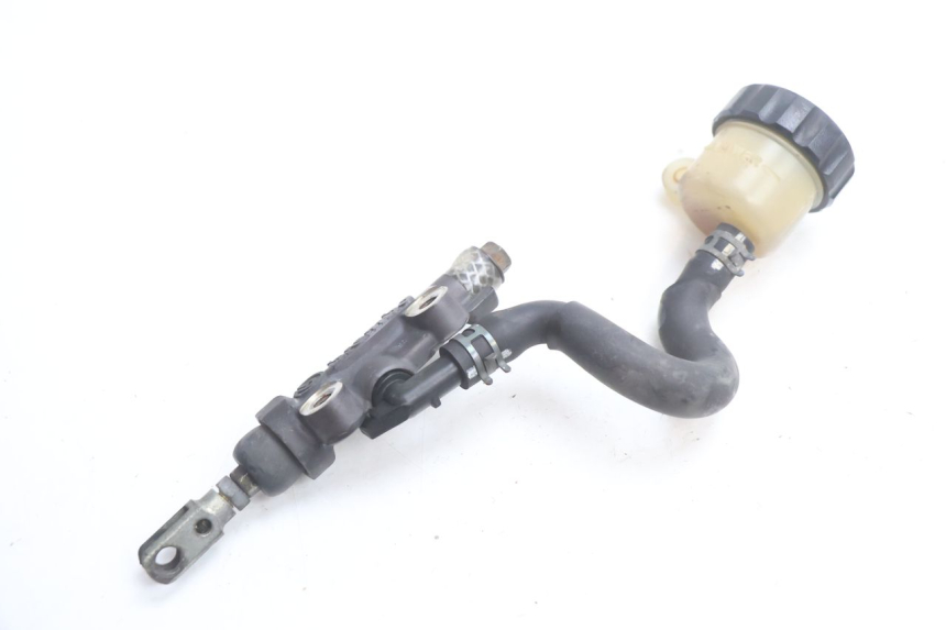 photo de REAR BRAKE MASTER CYLINDER YAMAHA YZF R GENESIS 750 (1993 - 1998) - Alternative perspective