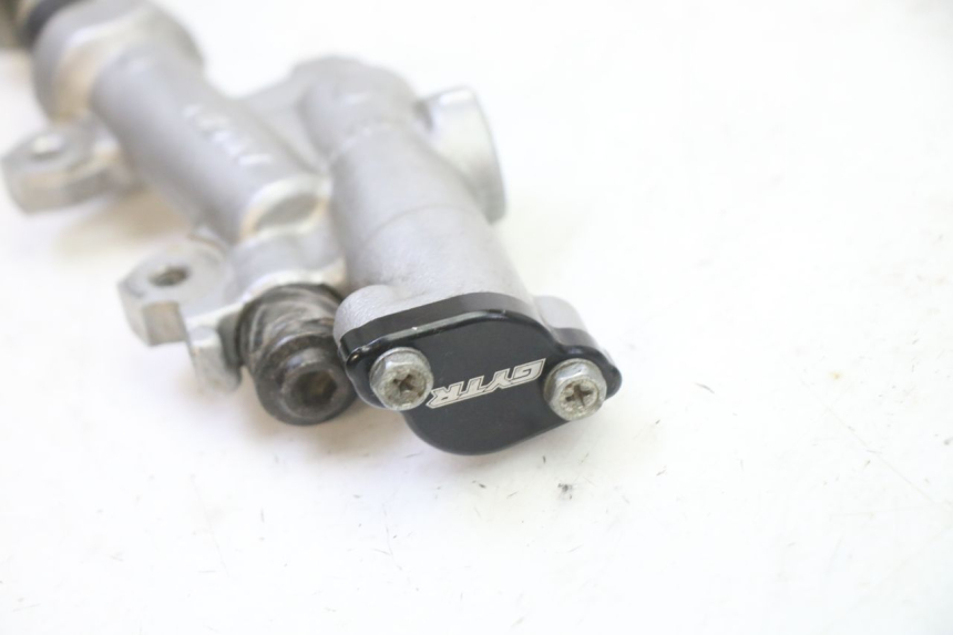 photo de REAR BRAKE MASTER CYLINDER YAMAHA YZF YZ-F 450 (2014 - 2016) - Alternative perspective