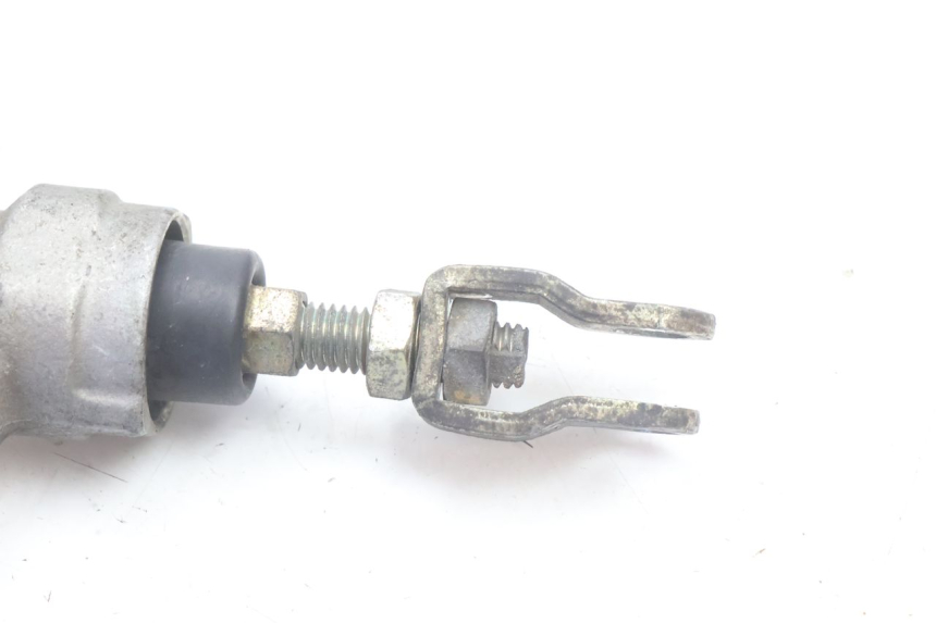 photo de REAR BRAKE MASTER CYLINDER KAWASAKI ZZR 600 (1995 - 2004) - Fixing points details