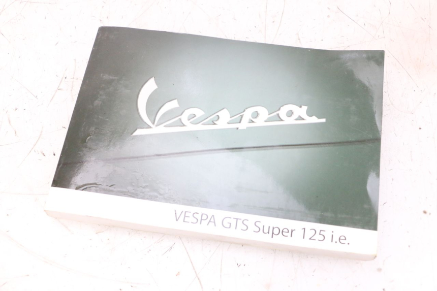 photo de USER MANUAL PIAGGIO VESPA GTS SUPER IE 125 (2009 - 2016) - Main view