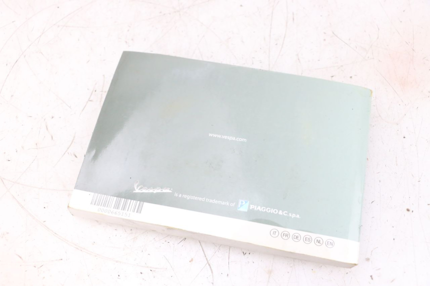 photo de USER MANUAL PIAGGIO VESPA GTS SUPER IE 125 (2009 - 2016) - Fixing points details
